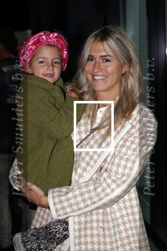 Amsterdam 3 oktober 2021
Premiere grote sinterklaasfilm in Pathe Noord.
Estavana Polman met dochter en moeder