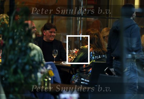 Amsterdam 4 oktober 2021
Frank masmeijer met zijn vriendin Anita Oostingh op terras bij v Dam in Amsterdam zuid