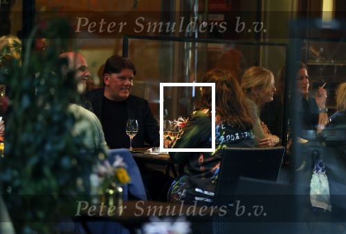Amsterdam 4 oktober 2021
Frank masmeijer met zijn vriendin Anita Oostingh op terras bij v Dam in Amsterdam zuid