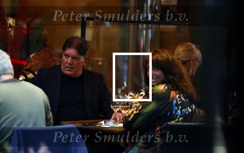 Amsterdam 4 oktober 2021
Frank masmeijer met zijn vriendin Anita Oostingh op terras bij v Dam in Amsterdam zuid