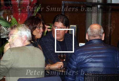 Amsterdam 4 oktober 2021
Frank masmeijer met zijn vriendin Anita Oostingh op terras bij v Dam in Amsterdam zuid