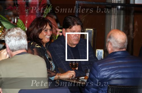 Amsterdam 4 oktober 2021
Frank masmeijer met zijn vriendin Anita Oostingh op terras bij v Dam in Amsterdam zuid