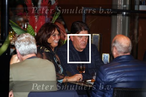 Amsterdam 4 oktober 2021
Frank masmeijer met zijn vriendin Anita Oostingh op terras bij v Dam in Amsterdam zuid
