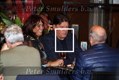 Amsterdam 4 oktober 2021
Frank masmeijer met zijn vriendin Anita Oostingh op terras bij v Dam in Amsterdam zuid