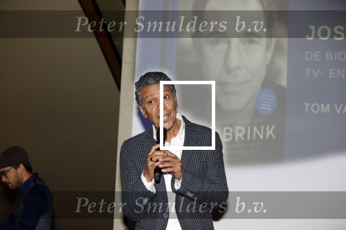 Amsterdam 30 september 2021
Boekpresentatie Jos Brink in Carre . Frank Sanders ontvangt het eerste boek uit handen van de schrijver Tom v d Oetelaar.