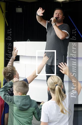 Oudewater 11 september 2021
Dutch Performante ( Chahid Charrak) maakt de grootste popcorn bak en komt in het Guissnessboek of records. Frans Duijts treedt op . Hij kwam met zijn Mc Claren