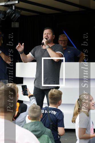 Oudewater 11 september 2021
Dutch Performante ( Chahid Charrak) maakt de grootste popcorn bak en komt in het Guissnessboek of records. Frans Duijts treedt op . Hij kwam met zijn Mc Claren