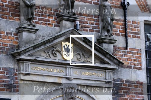 Naarden 24 september 2021
Nina ten Brink de dochter van Robert ten Brink en zijn vrouw Roos trouwt in het gemeentehuis van Naarden Vesting met haar man Laurens Jan . Ze arriveren in een bakfiets.
