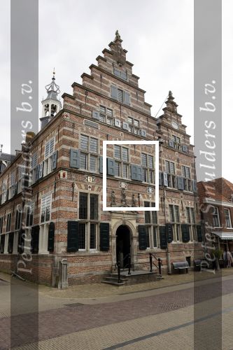 Naarden 24 september 2021
Nina ten Brink de dochter van Robert ten Brink en zijn vrouw Roos trouwt in het gemeentehuis van Naarden Vesting met haar man Laurens Jan . Ze arriveren in een bakfiets.