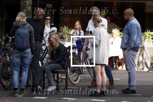 Amsterdam 4 september 2021
Gerald Roethof heeft een meisje aangereden die op de fiets reed . Het ongeluk gebeurde op de beethovenstraat. Daarna kwam zijn vriendin, Anna Sara Prins kwam naar hem toe.