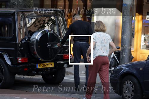 Amsterdam 4 september 2021
Gerald Roethof heeft een meisje aangereden die op de fiets reed . Het ongeluk gebeurde op de beethovenstraat. Daarna kwam zijn vriendin, Anna Sara Prins kwam naar hem toe.
