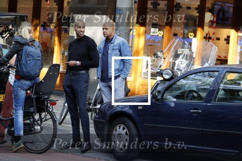 Amsterdam 4 september 2021
Gerald Roethof heeft een meisje aangereden die op de fiets reed . Het ongeluk gebeurde op de beethovenstraat. Daarna kwam zijn vriendin, Anna Sara Prins kwam naar hem toe.