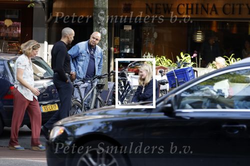 Amsterdam 4 september 2021
Gerald Roethof heeft een meisje aangereden die op de fiets reed . Het ongeluk gebeurde op de beethovenstraat. Daarna kwam zijn vriendin, Anna Sara Prins kwam naar hem toe.