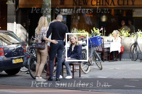Amsterdam 4 september 2021
Gerald Roethof heeft een meisje aangereden die op de fiets reed . Het ongeluk gebeurde op de beethovenstraat. Daarna kwam zijn vriendin, Anna Sara Prins kwam naar hem toe.