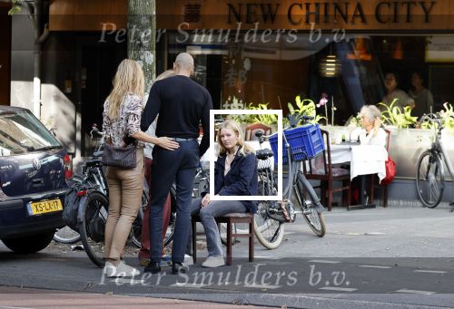 Amsterdam 4 september 2021
Gerald Roethof heeft een meisje aangereden die op de fiets reed . Het ongeluk gebeurde op de beethovenstraat. Daarna kwam zijn vriendin, Anna Sara Prins kwam naar hem toe.