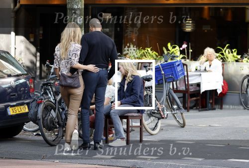Amsterdam 4 september 2021
Gerald Roethof heeft een meisje aangereden die op de fiets reed . Het ongeluk gebeurde op de beethovenstraat. Daarna kwam zijn vriendin, Anna Sara Prins kwam naar hem toe.
