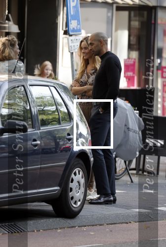 Amsterdam 4 september 2021
Gerald Roethof heeft een meisje aangereden die op de fiets reed . Het ongeluk gebeurde op de beethovenstraat. Daarna kwam zijn vriendin, Anna Sara Prins kwam naar hem toe.