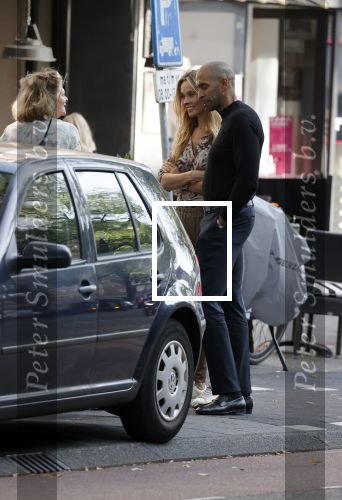 Amsterdam 4 september 2021
Gerald Roethof heeft een meisje aangereden die op de fiets reed . Het ongeluk gebeurde op de beethovenstraat. Daarna kwam zijn vriendin, Anna Sara Prins kwam naar hem toe.