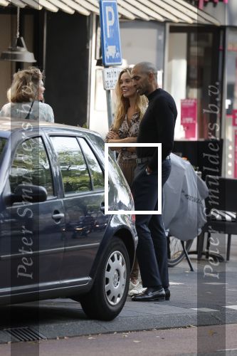 Amsterdam 4 september 2021
Gerald Roethof heeft een meisje aangereden die op de fiets reed . Het ongeluk gebeurde op de beethovenstraat. Daarna kwam zijn vriendin, Anna Sara Prins kwam naar hem toe.