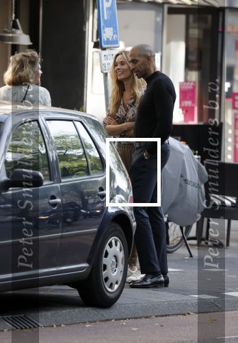 Amsterdam 4 september 2021
Gerald Roethof heeft een meisje aangereden die op de fiets reed . Het ongeluk gebeurde op de beethovenstraat. Daarna kwam zijn vriendin, Anna Sara Prins kwam naar hem toe.