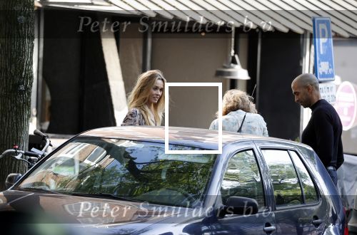 Amsterdam 4 september 2021
Gerald Roethof heeft een meisje aangereden die op de fiets reed . Het ongeluk gebeurde op de beethovenstraat. Daarna kwam zijn vriendin, Anna Sara Prins kwam naar hem toe.