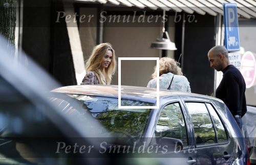 Amsterdam 4 september 2021
Gerald Roethof heeft een meisje aangereden die op de fiets reed . Het ongeluk gebeurde op de beethovenstraat. Daarna kwam zijn vriendin, Anna Sara Prins kwam naar hem toe.