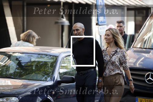 Amsterdam 4 september 2021
Gerald Roethof heeft een meisje aangereden die op de fiets reed . Het ongeluk gebeurde op de beethovenstraat. Daarna kwam zijn vriendin, Anna Sara Prins kwam naar hem toe.