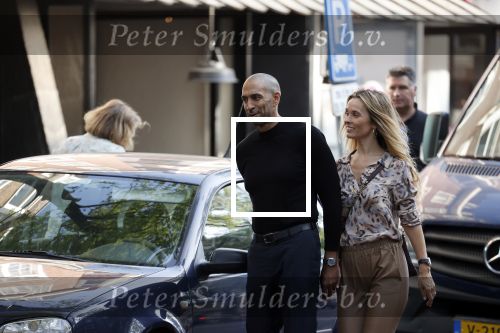 Amsterdam 4 september 2021
Gerald Roethof heeft een meisje aangereden die op de fiets reed . Het ongeluk gebeurde op de beethovenstraat. Daarna kwam zijn vriendin, Anna Sara Prins kwam naar hem toe.