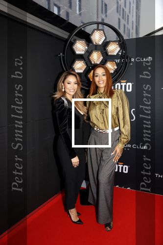 Amsterdam 26 september 2021
Premiere Las Vegas Show Hans Klok in the Harbour Club. Glennis Grace met een vriendin