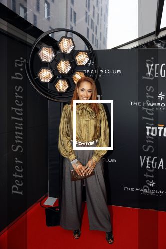 Amsterdam 26 september 2021
Premiere Las Vegas Show Hans Klok in the Harbour Club. Glennis Grace met een vriendin