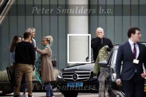Schiphol 17 oktober 2021
Gordon gaat emigreren naar Dubai en vertrekt vanag Schiphol met div vrienden. Oa Patrick Kathy zijn manager Nathalie  Moser en vriend Jeffrey de Visser gaan met hem mee