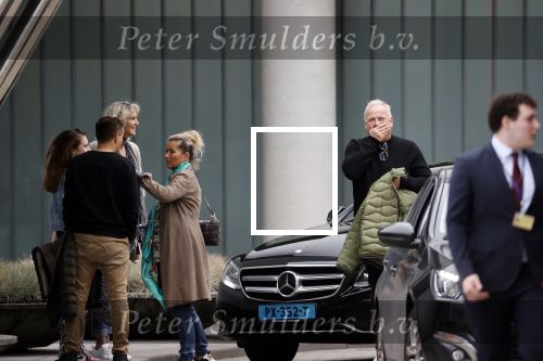 Schiphol 17 oktober 2021
Gordon gaat emigreren naar Dubai en vertrekt vanag Schiphol met div vrienden. Oa Patrick Kathy zijn manager Nathalie  Moser en vriend Jeffrey de Visser gaan met hem mee