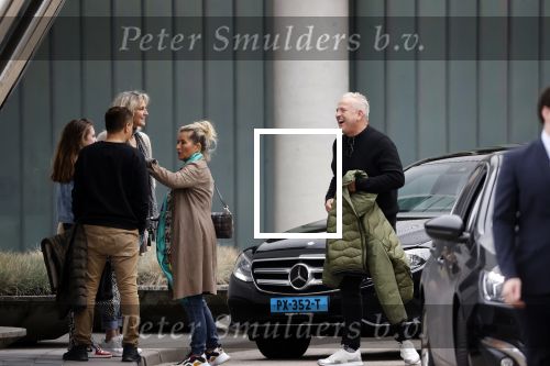 Schiphol 17 oktober 2021
Gordon gaat emigreren naar Dubai en vertrekt vanag Schiphol met div vrienden. Oa Patrick Kathy zijn manager Nathalie  Moser en vriend Jeffrey de Visser gaan met hem mee
