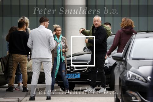 Schiphol 17 oktober 2021
Gordon gaat emigreren naar Dubai en vertrekt vanag Schiphol met div vrienden. Oa Patrick Kathy zijn manager Nathalie  Moser en vriend Jeffrey de Visser gaan met hem mee