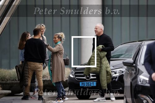Schiphol 17 oktober 2021
Gordon gaat emigreren naar Dubai en vertrekt vanag Schiphol met div vrienden. Oa Patrick Kathy zijn manager Nathalie  Moser en vriend Jeffrey de Visser gaan met hem mee