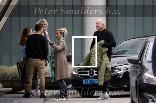 Schiphol 17 oktober 2021
Gordon gaat emigreren naar Dubai en vertrekt vanag Schiphol met div vrienden. Oa Patrick Kathy zijn manager Nathalie  Moser en vriend Jeffrey de Visser gaan met hem mee