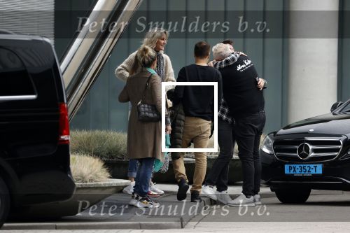 Schiphol 17 oktober 2021
Gordon gaat emigreren naar Dubai en vertrekt vanag Schiphol met div vrienden. Oa Patrick Kathy zijn manager Nathalie  Moser en vriend Jeffrey de Visser gaan met hem mee