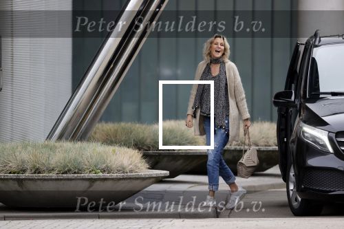 Schiphol 17 oktober 2021
Gordon gaat emigreren naar Dubai en vertrekt vanag Schiphol met div vrienden. Oa Patrick Kathy zijn manager Nathalie  Moser en vriend Jeffrey de Visser gaan met hem mee