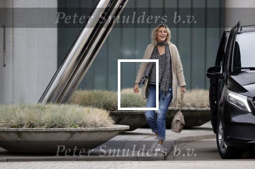 Schiphol 17 oktober 2021
Gordon gaat emigreren naar Dubai en vertrekt vanag Schiphol met div vrienden. Oa Patrick Kathy zijn manager Nathalie  Moser en vriend Jeffrey de Visser gaan met hem mee