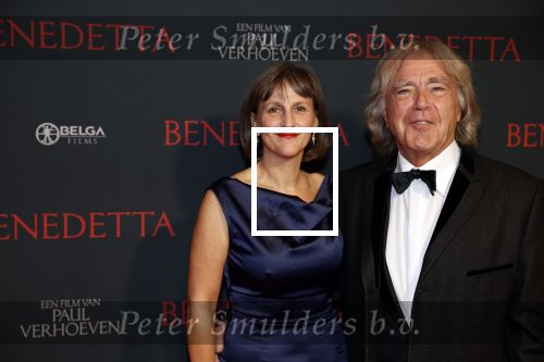 Amsterdam 12 oktober 2021
Premiere Benedetta  in Tuschinski. paul Verhoeven is de regisseur. Govert de Roos met een vriendin