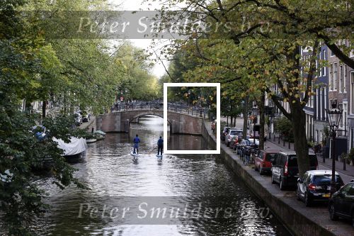Amsterdam 11 oktober 2021
Twee mannen met Sub op grachten van Amsterdam