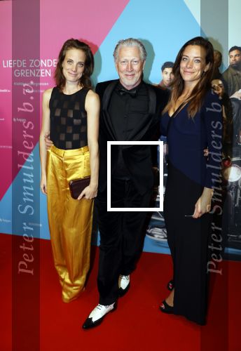 Amsterdam 11 oktober 2021
Premiere Liefde zonder grenzenin Tuschinski met in de hoofdrol Yolanthe Cabau v Kasbergen Jim Bakkum Soy Kroon Abbey Hoes  Hajo Bruins en Peggy Vrijens . hajo Bruins kwam met zijn vriendin en schoonzus