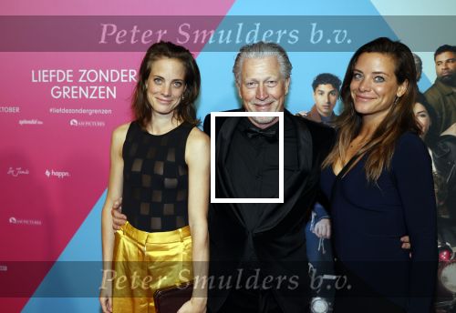 Amsterdam 11 oktober 2021
Premiere Liefde zonder grenzenin Tuschinski met in de hoofdrol Yolanthe Cabau v Kasbergen Jim Bakkum Soy Kroon Abbey Hoes  Hajo Bruins en Peggy Vrijens . hajo Bruins kwam met zijn vriendin en schoonzus