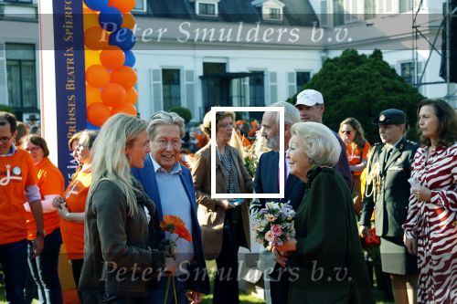 Soestdijk 9 oktober 2021
65 jaar prinses Beatrix spierenfonds op paleis Soestdijk.
Hans kazan kwam met zijn vrouw Wendy en hun dochter Lara met haar vriend .