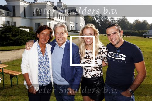 Soestdijk 9 oktober 2021
65 jaar prinses Beatrix spierenfonds op paleis Soestdijk.
Hans kazan kwam met zijn vrouw Wendy en hun dochter Lara met haar vriend .