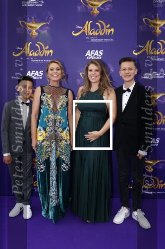 Scheveningen 26 september 2021
Premiere Aladdin in het circustheater.
Heleen v Royen met haar zwangere dochter en 2 bonus kleinkinderen