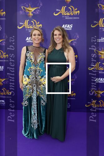 Scheveningen 26 september 2021
Premiere Aladdin in het circustheater.
Heleen v Royen met haar zwangere dochter