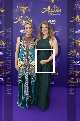 Scheveningen 26 september 2021
Premiere Aladdin in het circustheater.
Heleen v Royen met haar zwangere dochter