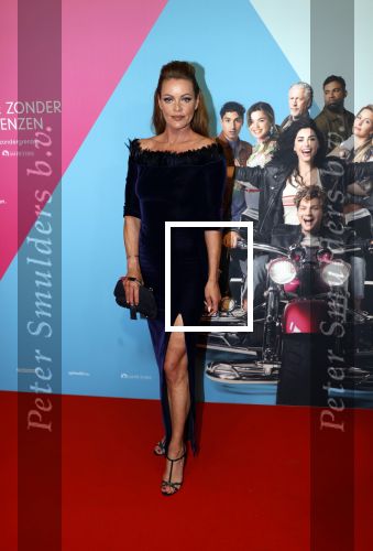 Amsterdam 11 oktober 2021
Premiere Liefde zonder grenzenin Tuschinski met in de hoofdrol Yolanthe Cabau v Kasbergen Jim Bakkum Soy Kroon Abbey Hoes  Hajo Bruins en Peggy Vrijens . Inge de Bruijn kwam met een vriendin