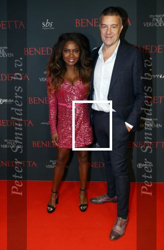 Amsterdam 12 oktober 2021
Premiere Benedetta  in Tuschinski. 
Iris v Lunenburg en partner Pieter v d Wielen